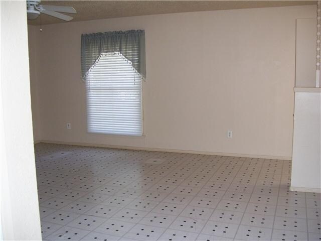 More Photos Of 208-210 N Vanderveer St, Burnet Apartments For Sale
