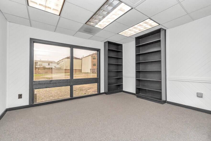 More Photos Of 8703 Meadowcroft Dr, Houston Medical For Lease