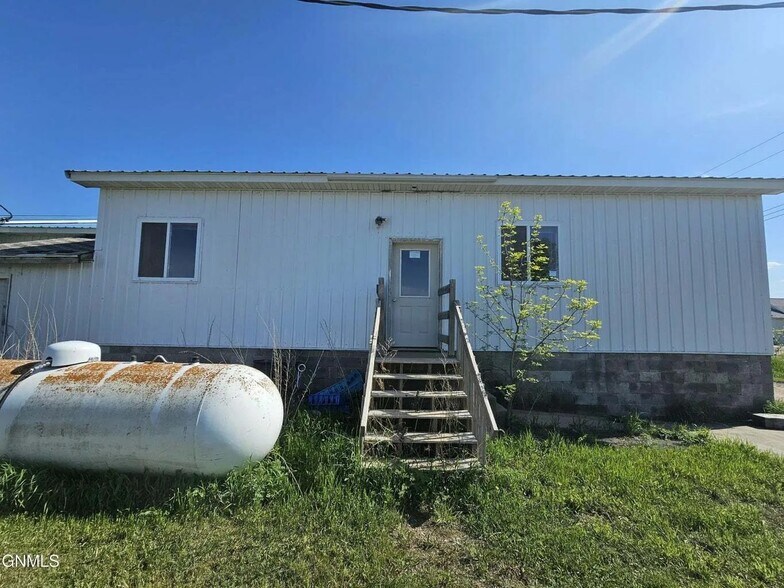 More Photos Of 507 Main St, Wildrose Post Office For Sale