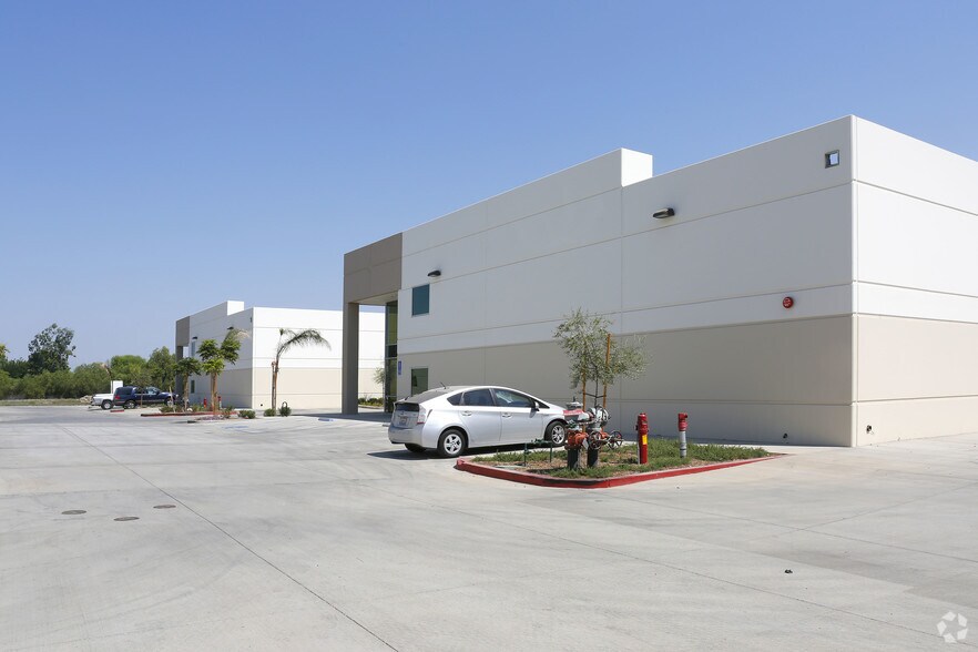 More Photos Of 9121 Pulsar Ct, Corona Warehouse For Lease