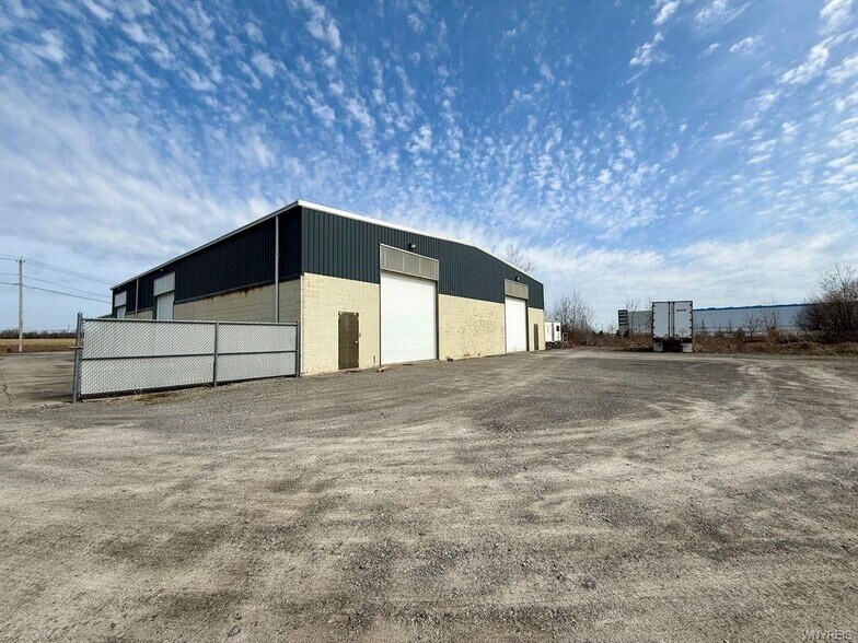 More Photos Of 8555 Packard Rd, Niagara Falls Warehouse For Lease
