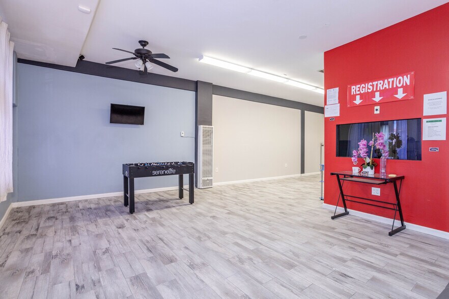 More Photos Of 38262 6th St E, Palmdale Storefront For Sale