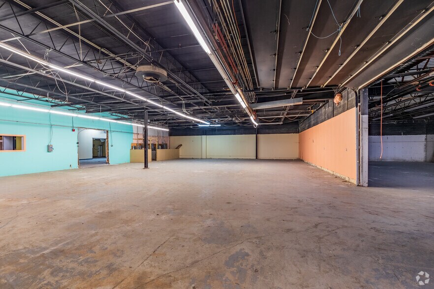 More Photos Of 12300 Boul Albert-Hudon, Montréal Warehouse For Lease