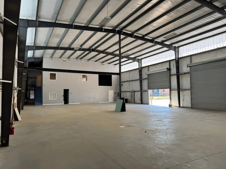 More Photos Of 10411 Kansack Ln, Houston Warehouse For Lease