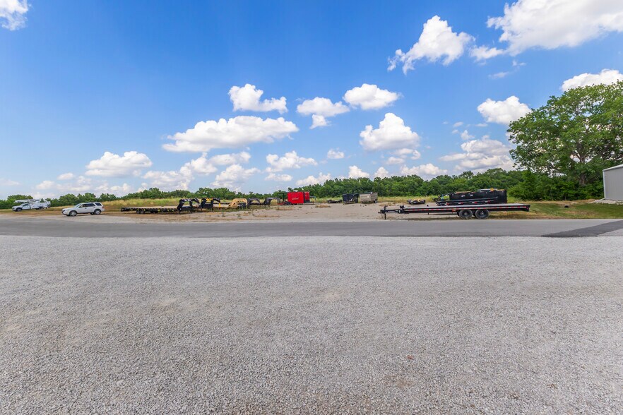 More Photos Of 2606 E Rock Haven Rd, Harrisonville Light Manufacturing For Lease