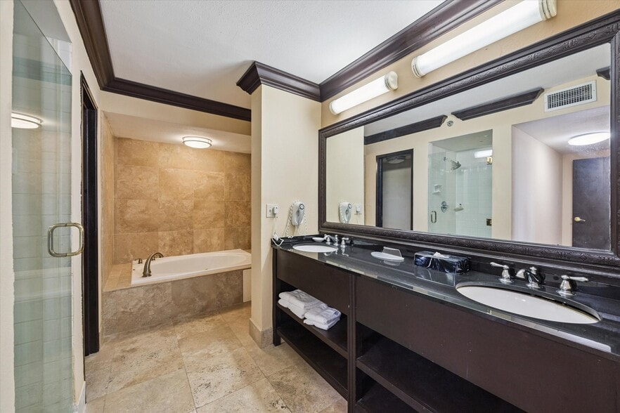 More Photos Of 9090 Southwest Fwy, Houston Hotel For Sale