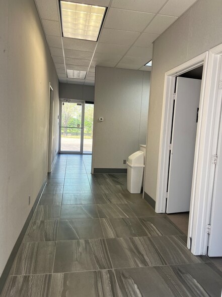 More Photos Of 2009 Hatfield Rd, Pearland Warehouse For Lease