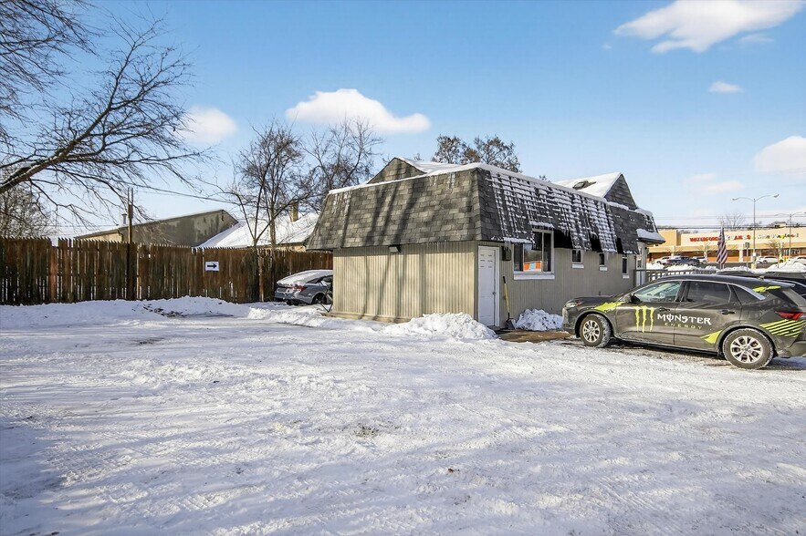 More Photos Of 7045 Cooley Lake Rd, West Bloomfield Freestanding For Sale