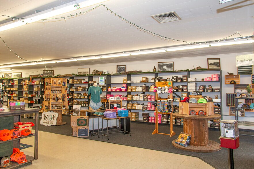 More Photos Of 110 N Broadway St, Broken Bow General Retail For Sale