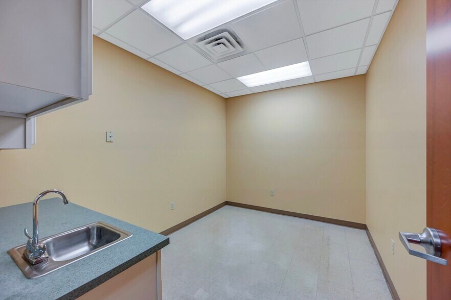 More Photos Of 1110 Clay Ave, Dunmore Medical For Lease