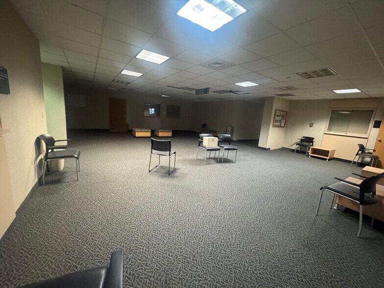 More Photos Of 2815 Pennsylvania Ave, Lansing Medical For Sale