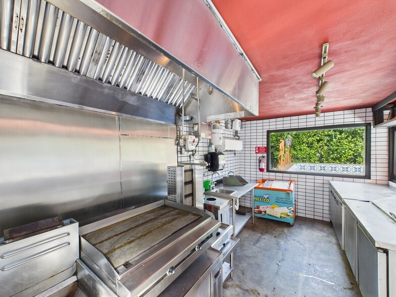 More Photos Of 2509 N Miami Ave, Miami Loft Creative Space For Lease