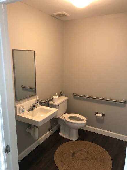 More Photos Of 2900-2904 Hyde Park St, Sarasota Warehouse For Lease