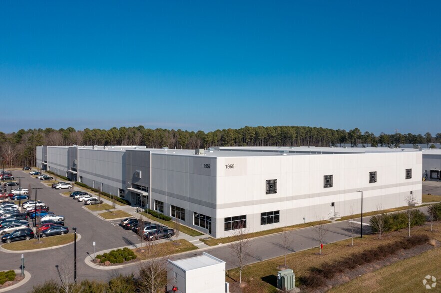 More Photos Of 1955 T W Alexander Dr, Durham Warehouse For Lease