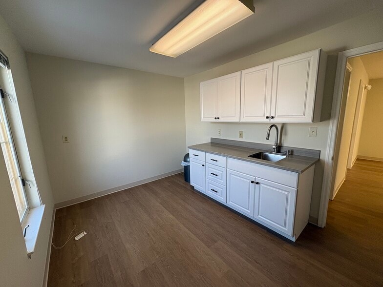 More Photos Of 1 Bethany Rd, Hazlet Office For Sale