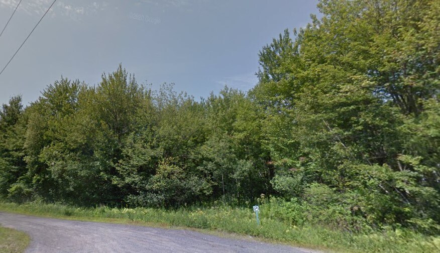 More Photos Of Mtée du Moulin, Verchères Land For Sale