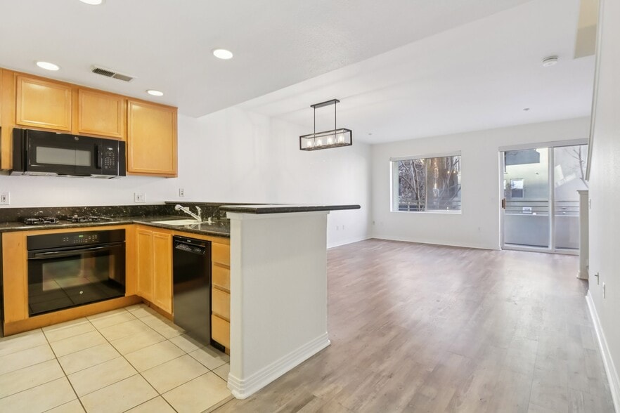 More Photos Of 1501 India St, San Diego Apartments For Sale