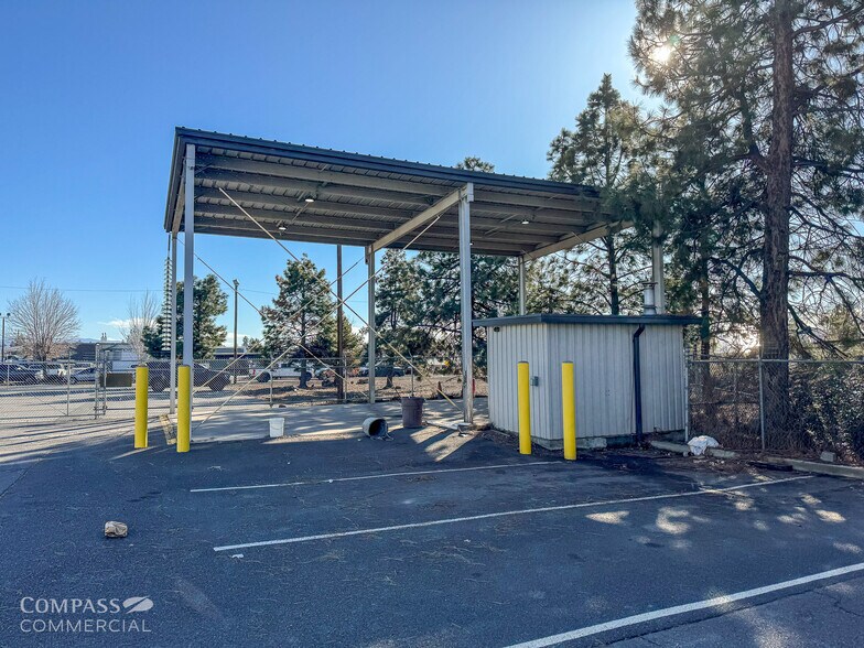 More Photos Of 328 NE Webster Ave, Bend Warehouse For Lease