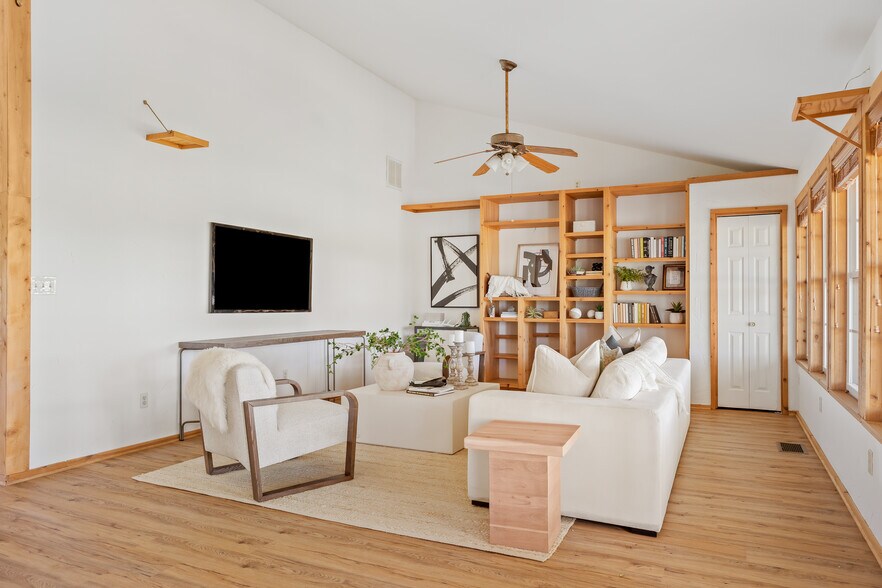 More Photos Of 9695 US-290 Hwy, Hye Land For Sale