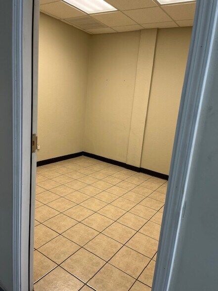More Photos Of 11601 Pellicano Dr, El Paso Unknown For Lease