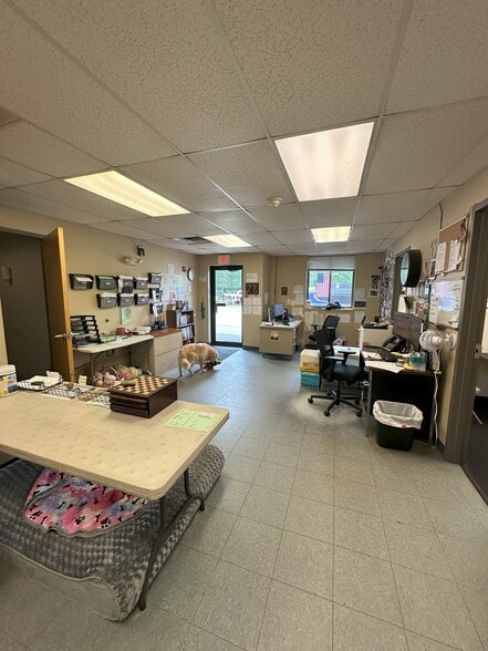 More Photos Of 20 Priscilla Ln, Auburn Service For Lease