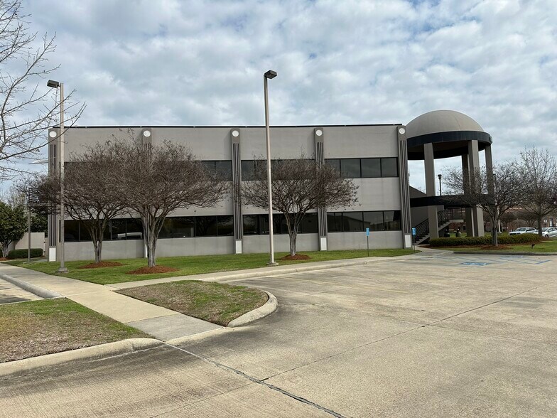 More Photos Of 4750 Sherwood Common Blvd, Baton Rouge Office For Lease