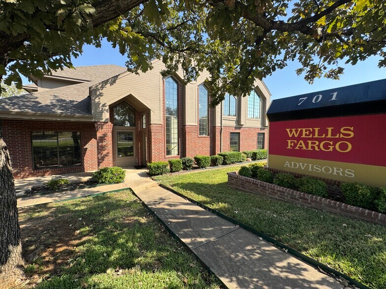 Primary Photo Of 701 Carroll Blvd, Denton Loft Creative Space For Lease
