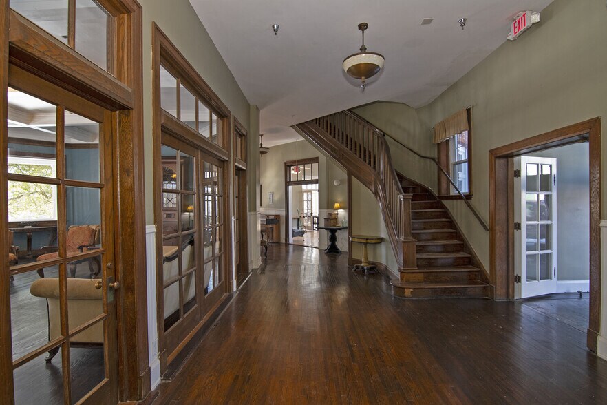 More Photos Of 158 Academy Lane Dr, Pence Springs Hotel For Sale