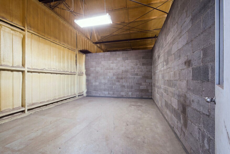 More Photos Of 300-305 S Grant Ave, Odessa Warehouse For Sale