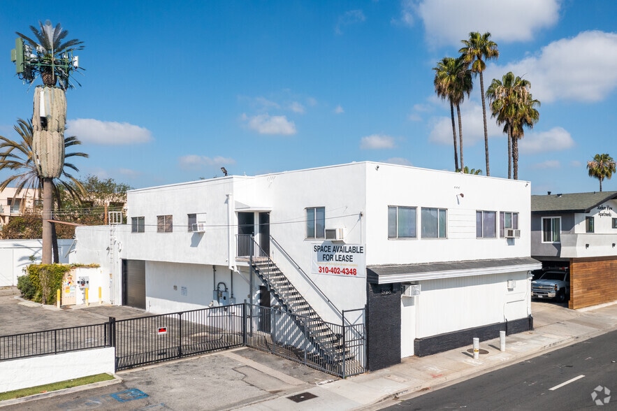 Primary Photo Of 923 S Prairie Ave, Inglewood Warehouse For Lease