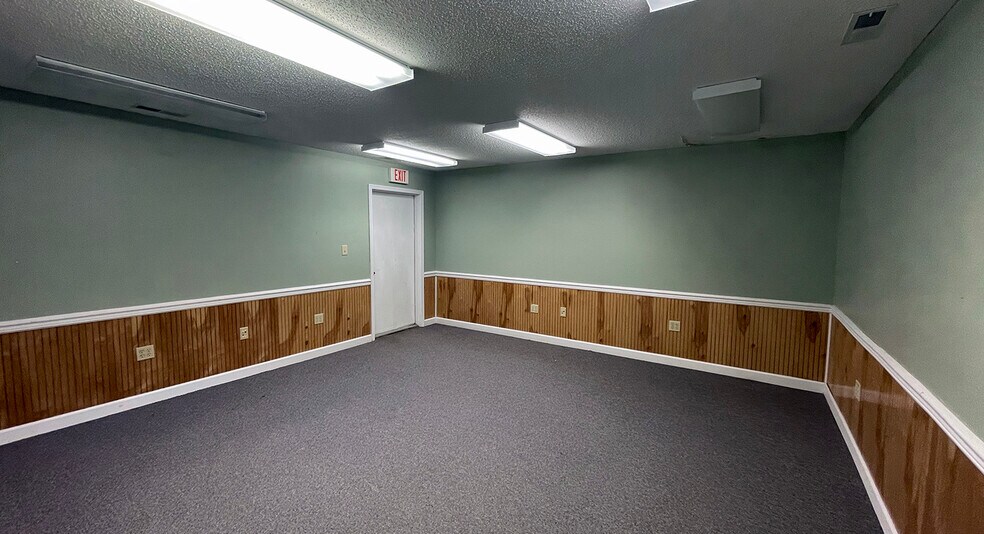 More Photos Of 3306 Charles M Lankford Jr Mem Hwy, Exmore General Retail For Lease