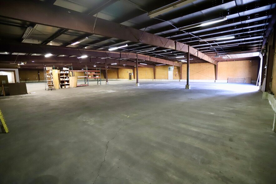More Photos Of 127 Quality Ln, Rutland Industrial For Sale