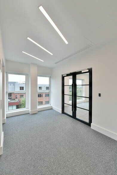 More Photos Of 45 London Rd, Reigate Office For Sale