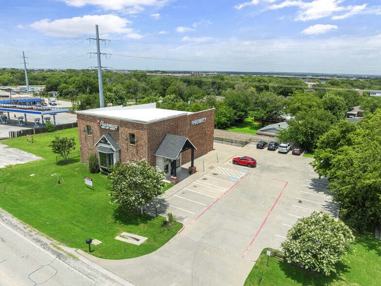 More Photos Of 207 E Byron Nelson Blvd, Roanoke Storefront Retail Office For Sale