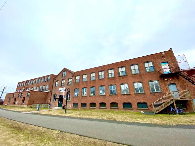 More Photos Of 168 Center St, Southington Industrial For Lease