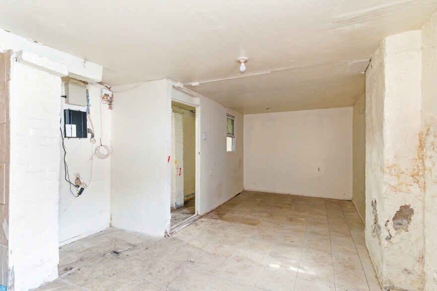 More Photos Of 237 Astor St, Newark Apartments For Sale