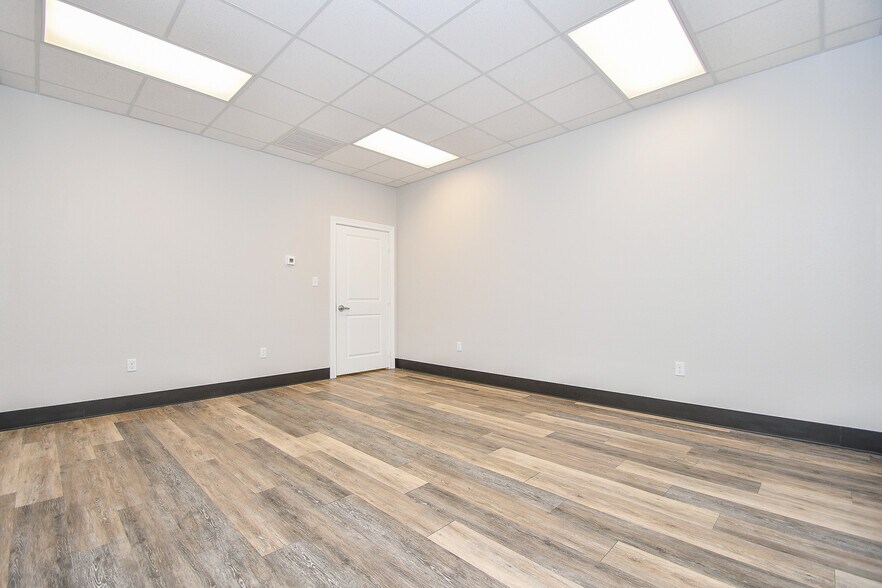 More Photos Of 21621 Rhodes Rd, Spring Warehouse For Lease