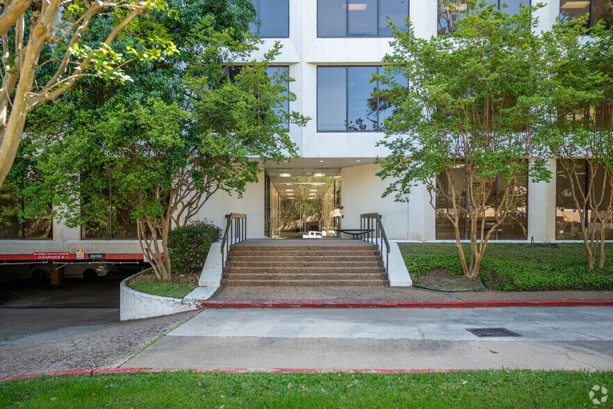 More Photos Of 50 Briar Hollow Ln, Houston Land For Sale