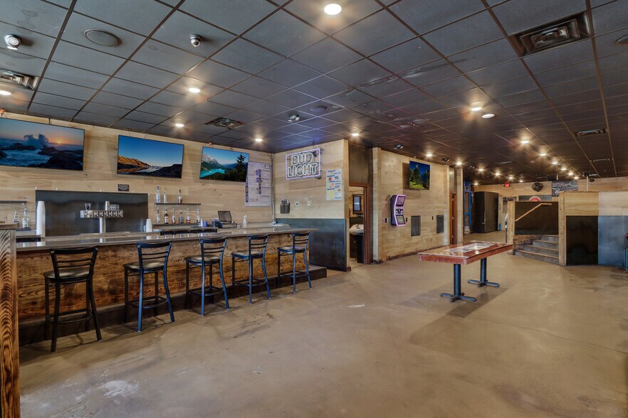More Photos Of 631 S Broadway St, Menomonie Bar For Sale