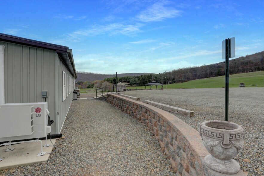 More Photos Of 596 Harman Rd, Halifax Winery Vineyard For Sale