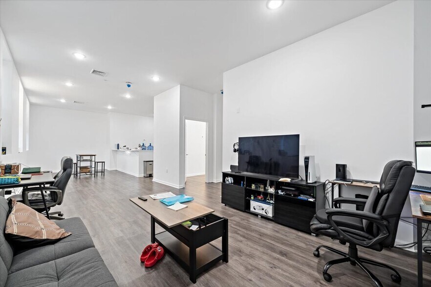 More Photos Of 128 N 8th St, Allentown Warehouse For Sale