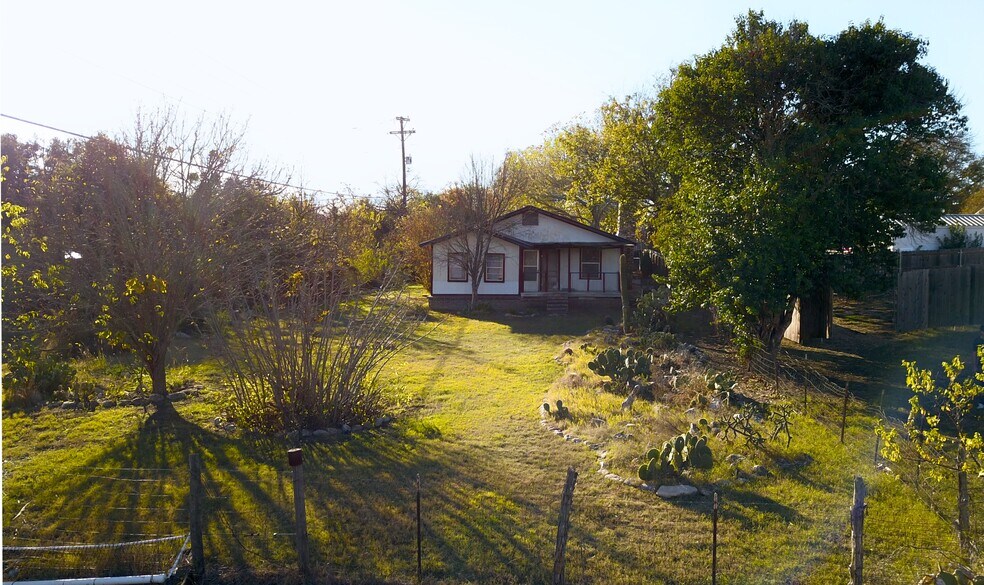 More Photos Of 317 N Cedar St, Buda Office Residential For Sale