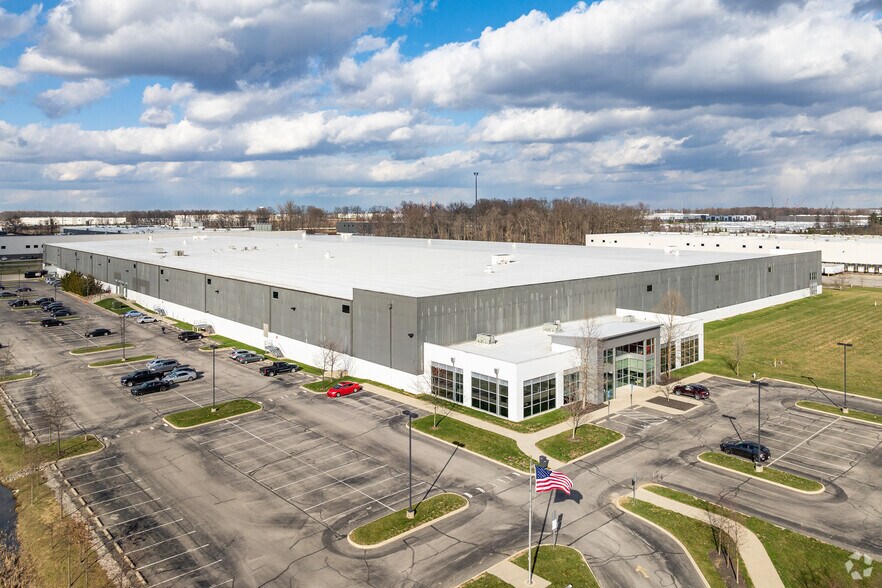 More Photos Of 9000 Smith's Mill Rd, New Albany Warehouse For Lease