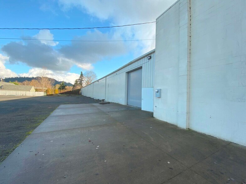 More Photos Of 2665 S Santiam Hwy, Lebanon Health Club For Lease