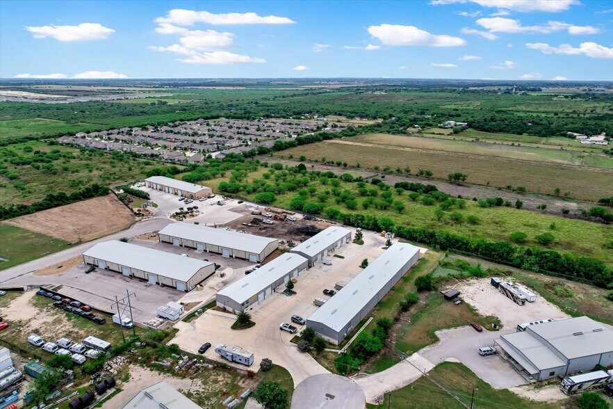 More Photos Of 35 Nafta Cir, New Braunfels Industrial For Lease