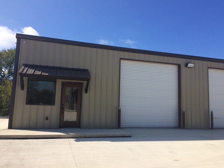 More Photos Of 5552 Raymond Stotzer Pky, College Station Warehouse For Lease