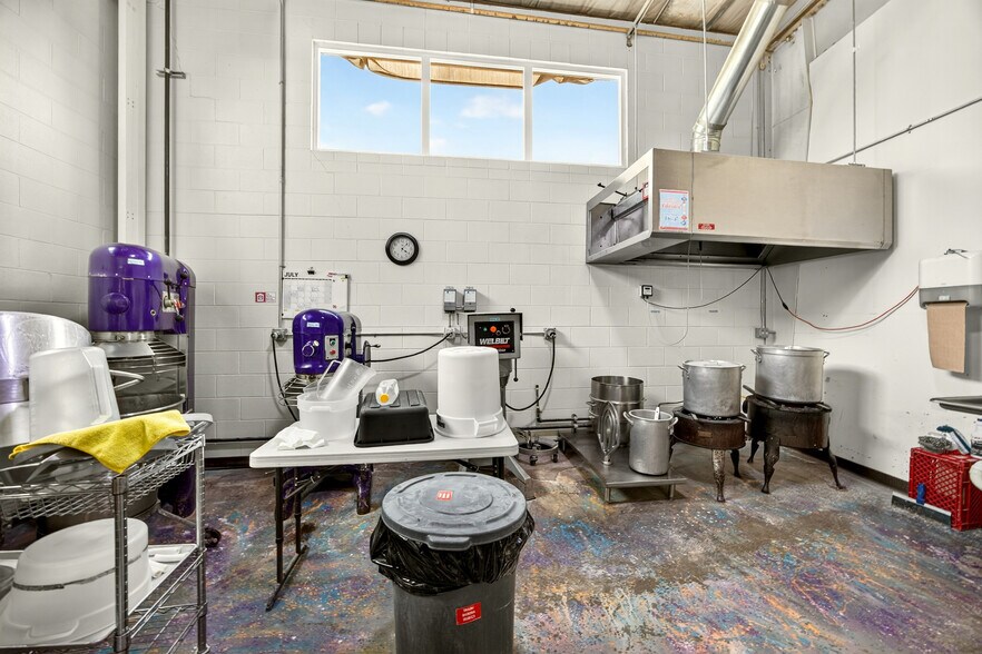 More Photos Of 3100 Merriman Rd, Medford Warehouse For Sale