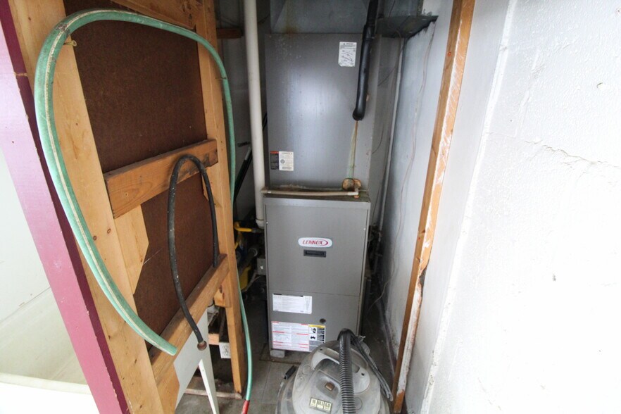 More Photos Of 5950 Nieman Rd, Shawnee Freestanding For Sale