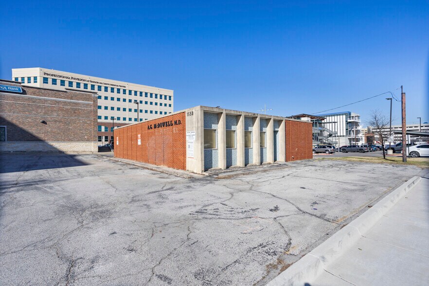 More Photos Of 1550 W Magnolia Ave, Fort Worth Medical For Sale