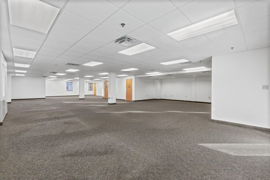 More Photos Of 1701 Louisville Dr, Knoxville Light Distribution For Lease